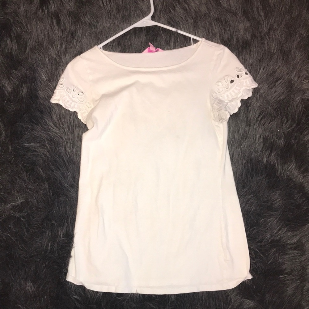 Lilly Pulitzer white top with cutout sleeves